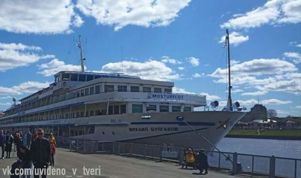 В Тверь прибыл первый в этом году теплоход с туристами
