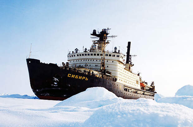 Атомный ледокол «Сибирь» во льдах Арктики. Фото: Роман Денисов /Фотохроника ТАСС