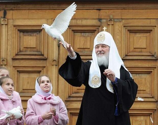 Патриарх Кирилл: вернуть мораль и нравственность на ТВ