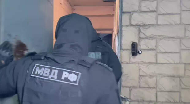 Полиция и Росгвардия провели рейд в хостеле на Московском проспекте