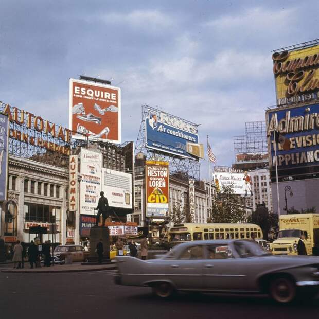 Угол Таймс-сквер и Бродвея, 1960-е гг. интересные фото, история