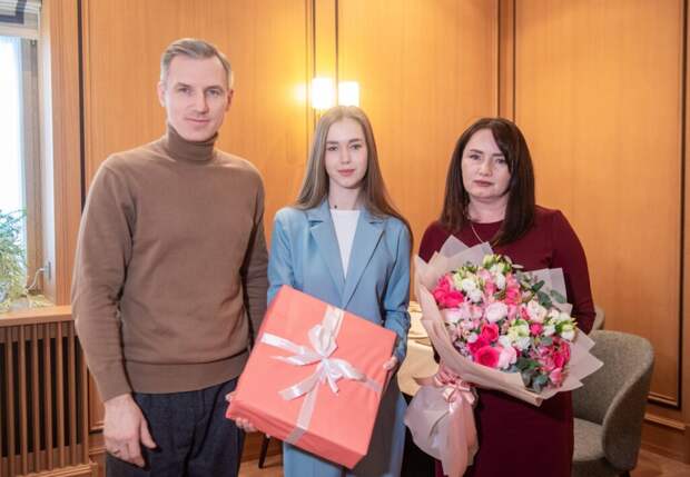 Губернатор Василий Анохин исполнил мечту дочери погибшего смолянина-участника СВО
