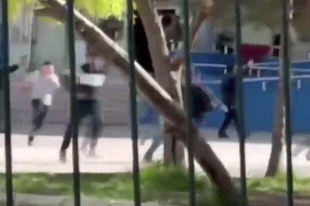 В Турции юноша с оружием напал на школу и взял заложников