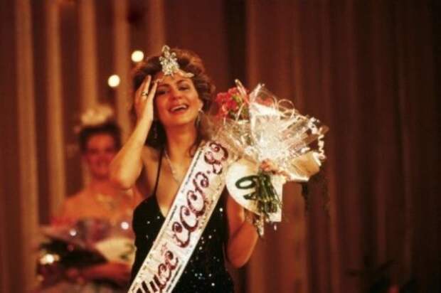 Победительница конкурса *Мисс СССР-1989* Юлия Суханова | Фото: radikal.ru