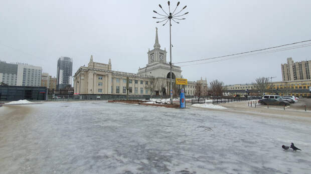 Каток на Привокзальной площади в Волгограде
