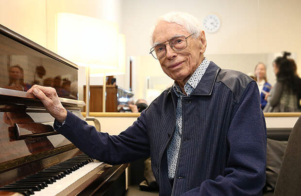 Композитор Александр Зацепин отмечает столетие.