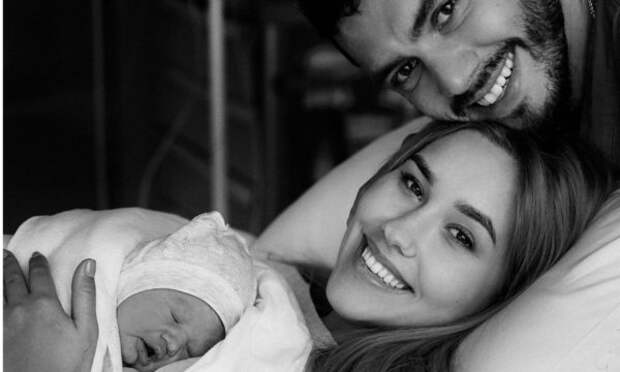 Никита Добрынин и Даша Квиткова с новорожденным сыном