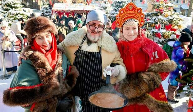 Участники фестиваля «Масленица» передали часть вырученных средств бойцам СВО