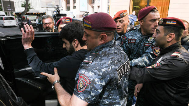 МВД Армении: все 156 задержанных во время уличных акций в Ереване освобождены