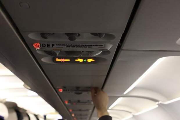 Россияне не могут вылететь домой из-за закрытия неба над Ближним Востоком