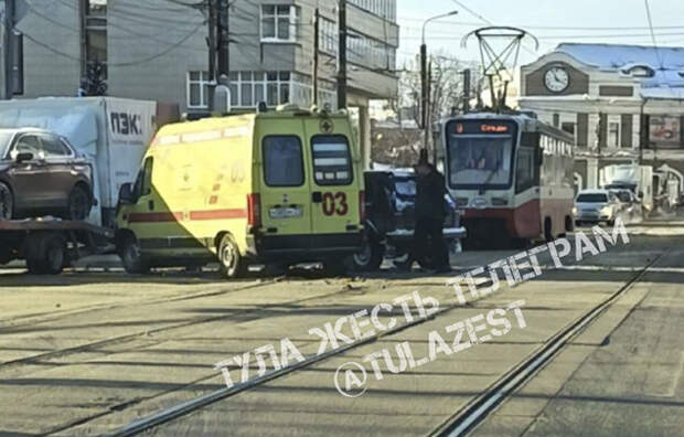 ДТП с участием скорой помощи произошло на улице Советской в Туле