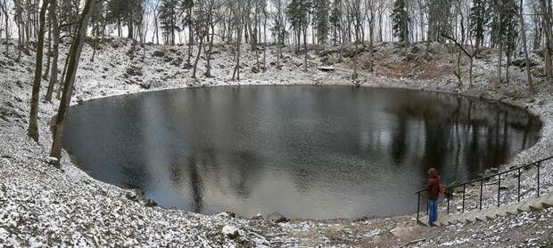 Кратер Каали (остров Сааремаа, Эстония)