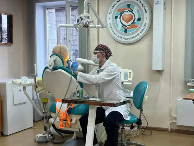 В новосибирском медколледже откроют подготовку фельдшеров-стоматологов