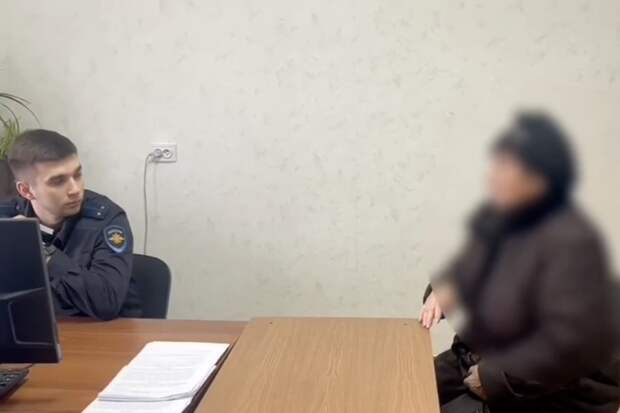 В Оренбурге пенсионерка скинула с балкона 3 млн рублей для мошенников