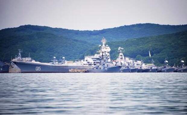 На фото: российский тяжелый атомный ракетный крейсер (ТАРКР) "Адмирал Лазарев" проекта 1144 "Орлан"