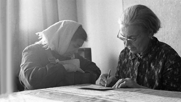 Ретрокалендарь: от пенсии по старости в СССР до 70-летия театра "Современник"