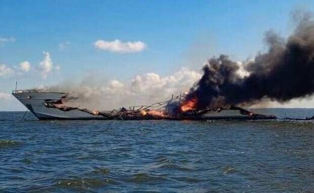 В Саратовской области пожар уничтожил 20-метровую яхту