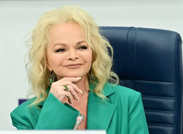 Лариса Долина