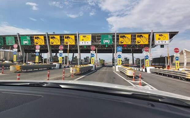 В России хотят разрешения на строительство платных автодорог без бесплатной альтернативы