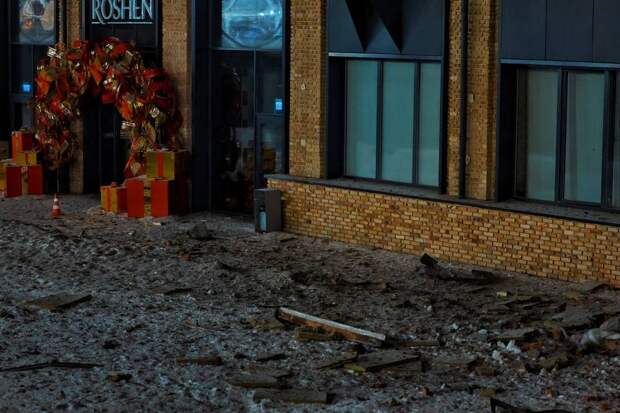 Разбитую ударом РФ фабрику Порошенко в Киеве показали на видео