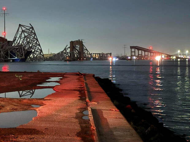 Губернатор Мэриленда Мур сообщил о планах восстановить рухнувший в США мост