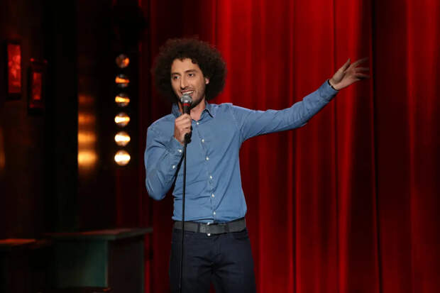 Стендапер Романов не хотел, но получил ВНЖ в Португалии за счет дочери