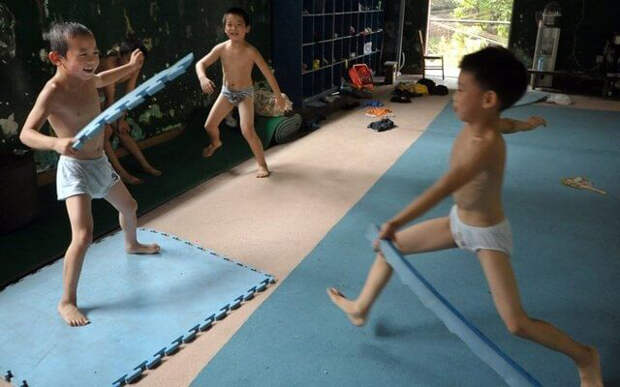 Как в Китае воспитывают детей-чемпионов