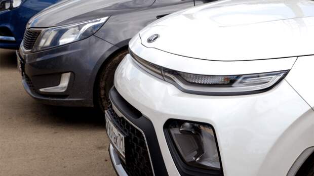 Row of Kia cars