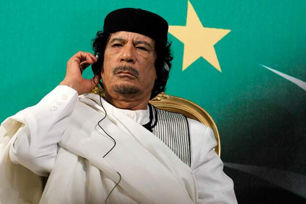 Муаммар Каддафи — Ливийский революционер, государственный, военный и политический деятель, публицист, де-факто глава Ливии в 1969-2011 годах.