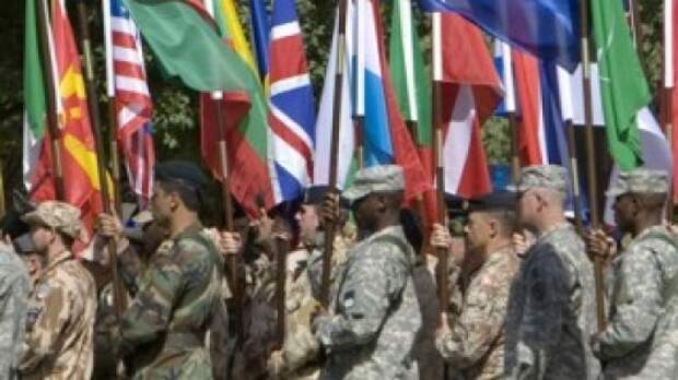НАТО готовится разместить многонациональные батальоны у границ России