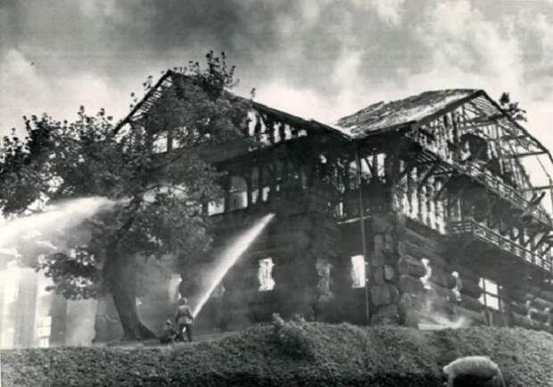 Несколько пожаров удалось локализовать без драматических последствий (The Forestry Building Portland, 1940 год). | Фото: amusingplanet.com.