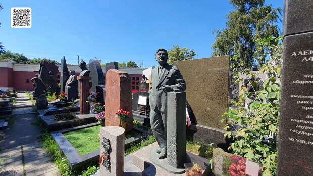 Могила А.П. Маресьева на Новодевичьем кладбище