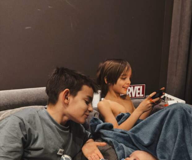 Певица Светлана Светикова опубликовала редкое фото с детьми