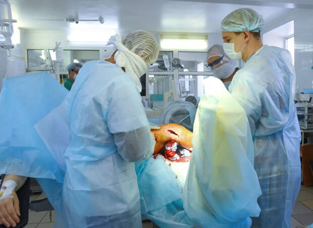 В Британии женщине ампутировали руки и ноги из-за сепсиса, вызванного слюной собаки