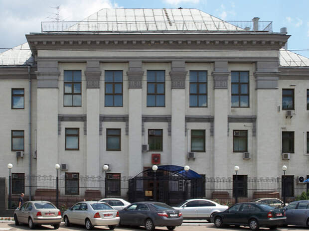 Киев занялся расторжением международных договоренностей: отнял землю у посольства России Киев занялся расторжением международных договоренностей: отнял землю у посольства России