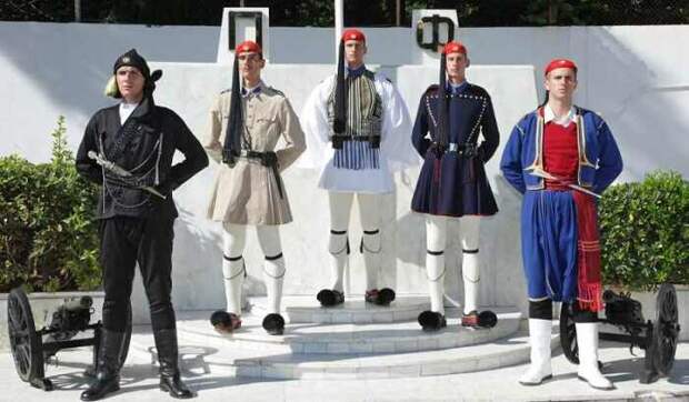 Одежда отличается в зависимости от звания гвардейцев / Фото: subscribe.ru