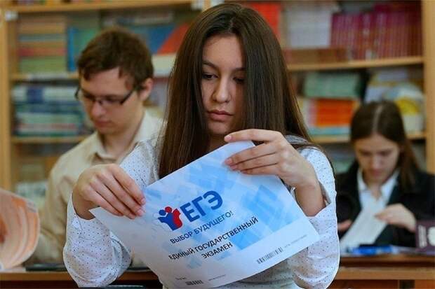 Сотрудник пункта приема ЕГЭ в Воронеже отрицает обвинения в ненадлежащем досмотре школьников