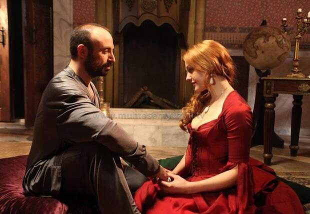 Звёзды «Великолепного века» Мерьем Узерли и Халит Эргенч воссоединятся на экране спустя 15 лет