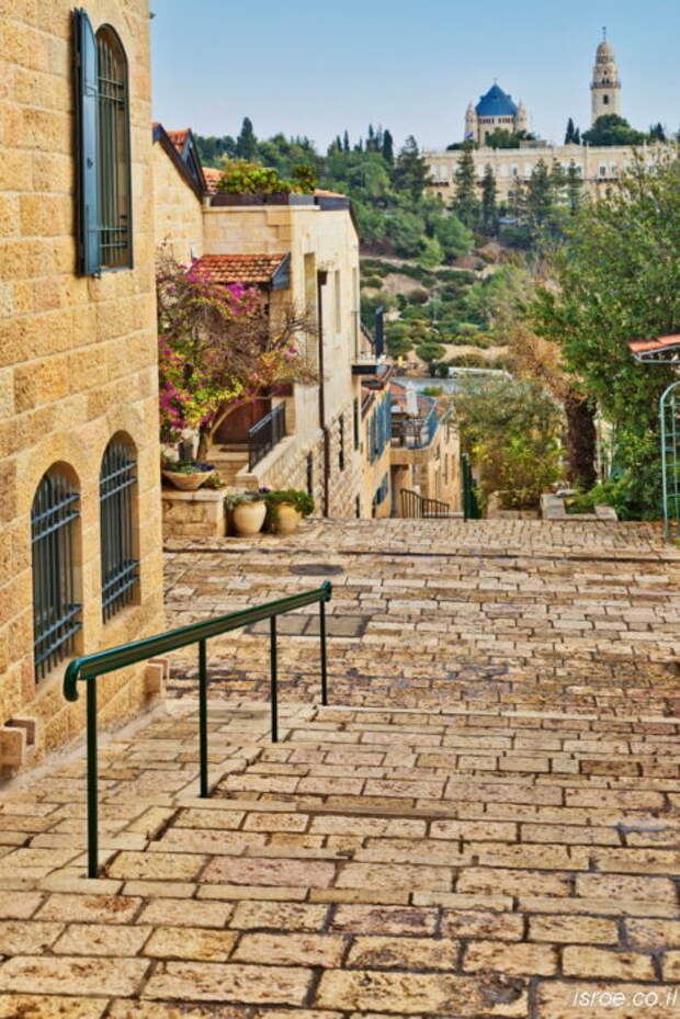 Ямин Моше — аутентичный иерусалимский квартал с вкусом старины (район художников и творческих людей)