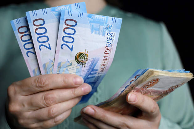 Экономист Балынин: большая часть зарплаты будет во второй половине марта