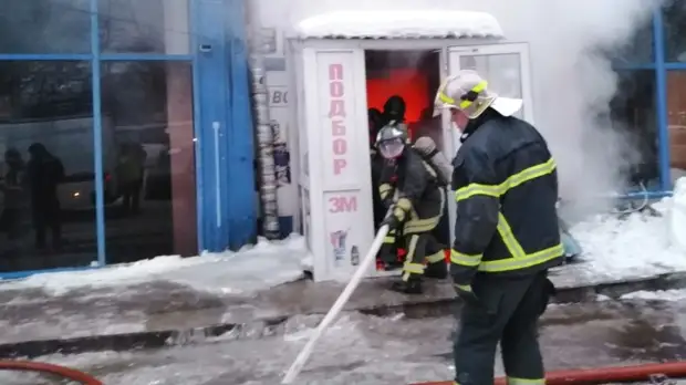 В подмосковных Химках горит продуктовый склад на площади 2,7 тысячи квадратных метров