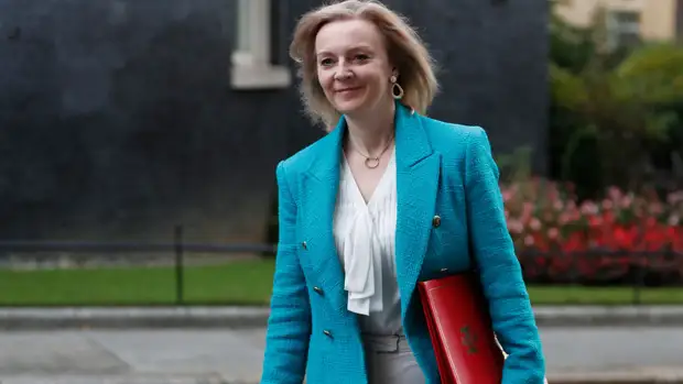 В МИД Британии предупредили Китай о последствиях за отказ от "игры по правилам", упомянув РФ