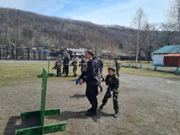 Проект "Приморье – Родина Героев" для подростков проводит уссурийская федерация пэйнтбола