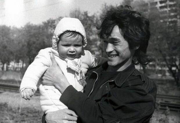 Виктор Цой с сыном Сашей артисты, кинематограф, кино, кумиры, фото