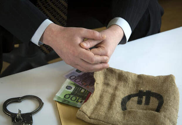 Российских чиновников-коррупционеров хотят лишать имущества по американскому методу. Как он будет работать?