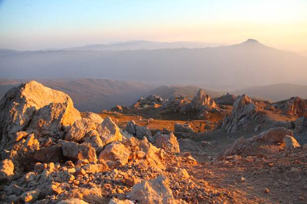 Шалбуздаг: священная гора с марсианскими пейзажами