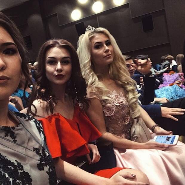 Выпускницы 2018 года делятся своими снимками в социальных сетях Выпускницы 2018 года делятся своими снимками в социальных сетях