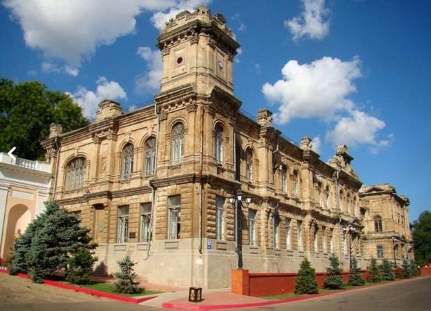 Здание бывшей Керченской женской гимназии (ныне гимназия № 2 имени Короленко) Панитикапей, интересное, история, керч