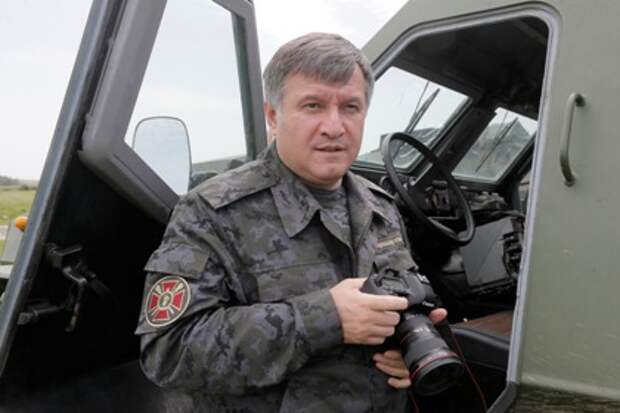 Аваков сообщил о выходе из «котла» под Иловайском командиров двух батальонов Аваков сообщил о выходе из «котла» под Иловайском командиров двух батальонов
