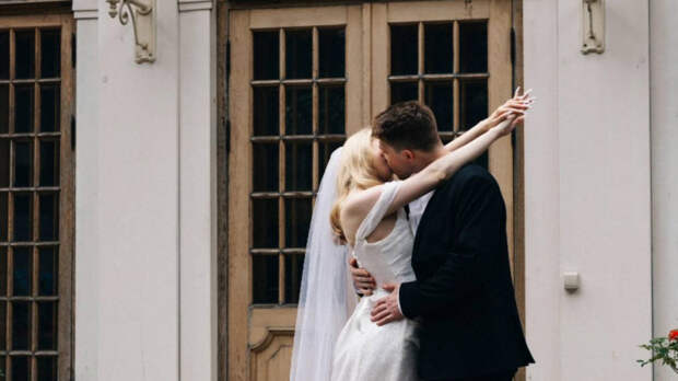 Мать vs жена: кого россияне считают главным авторитетом